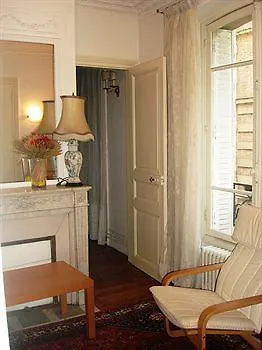 Arlette Hotel Clichy